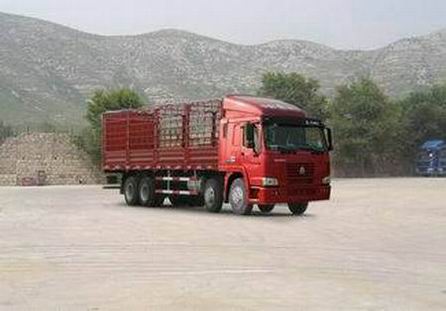 仓栅式运输车货箱栏板高度与安全防护配置详解