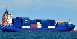 国际海运直航与中转航线选择指南：成本与时效全面解析