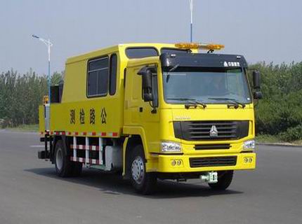 公路测试车配置解析:厢体结构、底盘板簧与安全防护详解 公路测试车配置解析:厢体结构、底盘板簧与安全防护详解