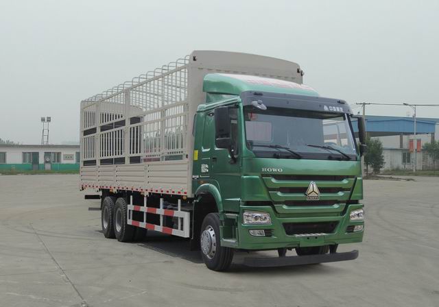 仓栅式运输车选购指南：配置参数与燃油经济性解析