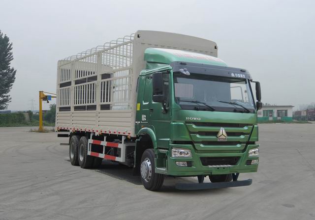 仓栅式运输车选购指南：配置参数与燃油经济性解析